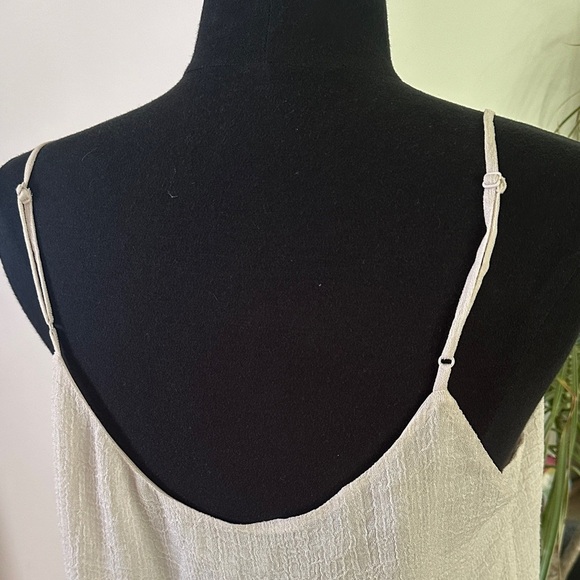 Babaton Women’s Crinkle Cami Spaghetti Strap - Large - Picture 7 of 10